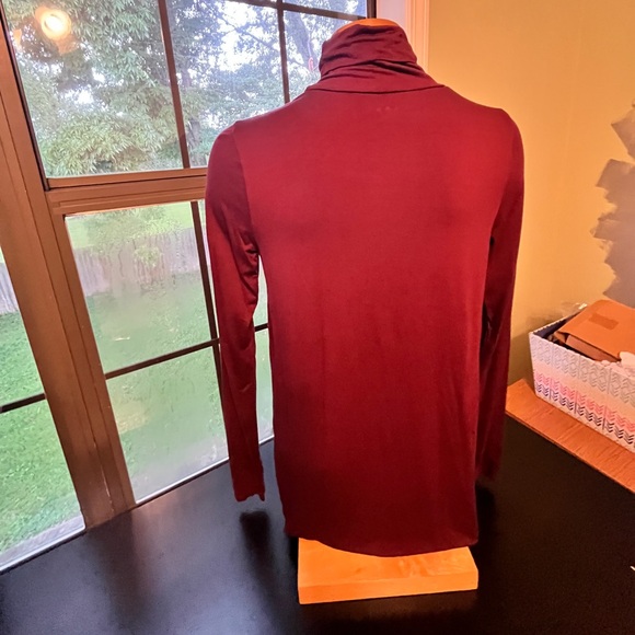 Three Dots Merlot thin turtleneck Size Medium - Picture 4 of 12
